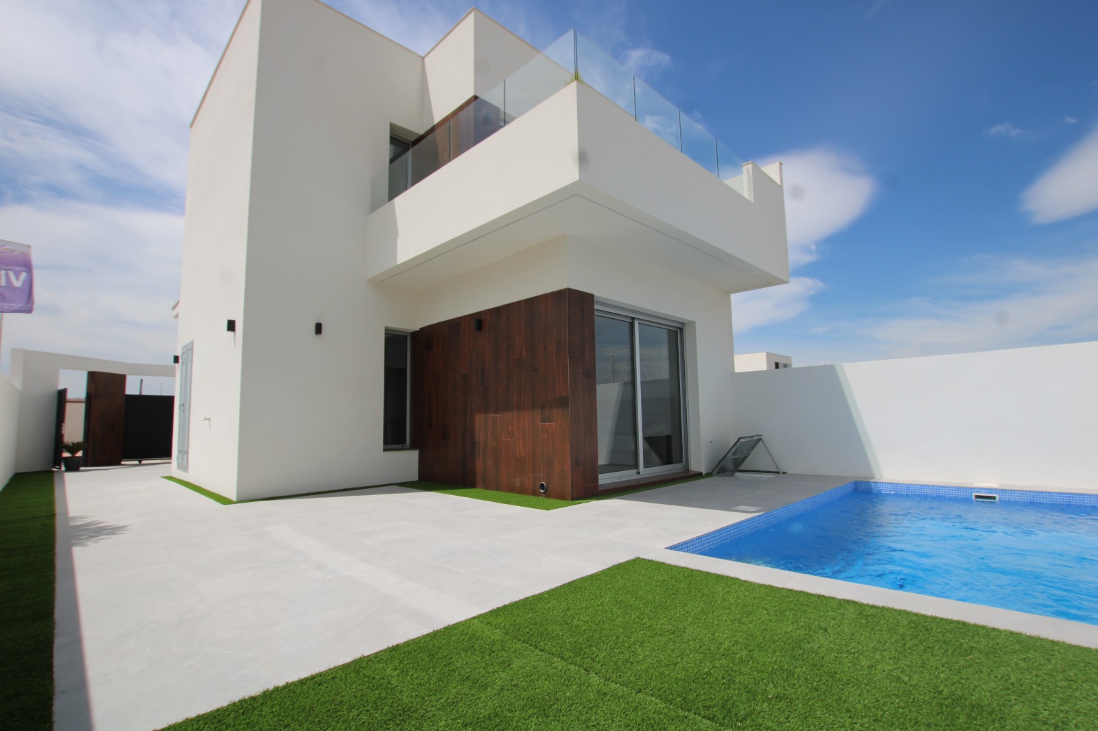 Nieuwe villa vlakbij de stranden van La Marina (ALICANTE)