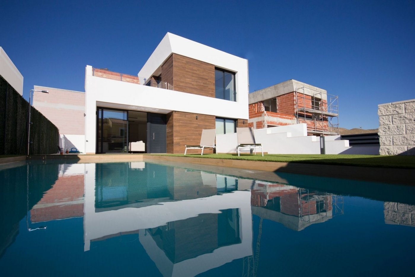 Nieuwe villa 4 gevels. 3 slaapkamers privé zwembad El Campello ALICANTE