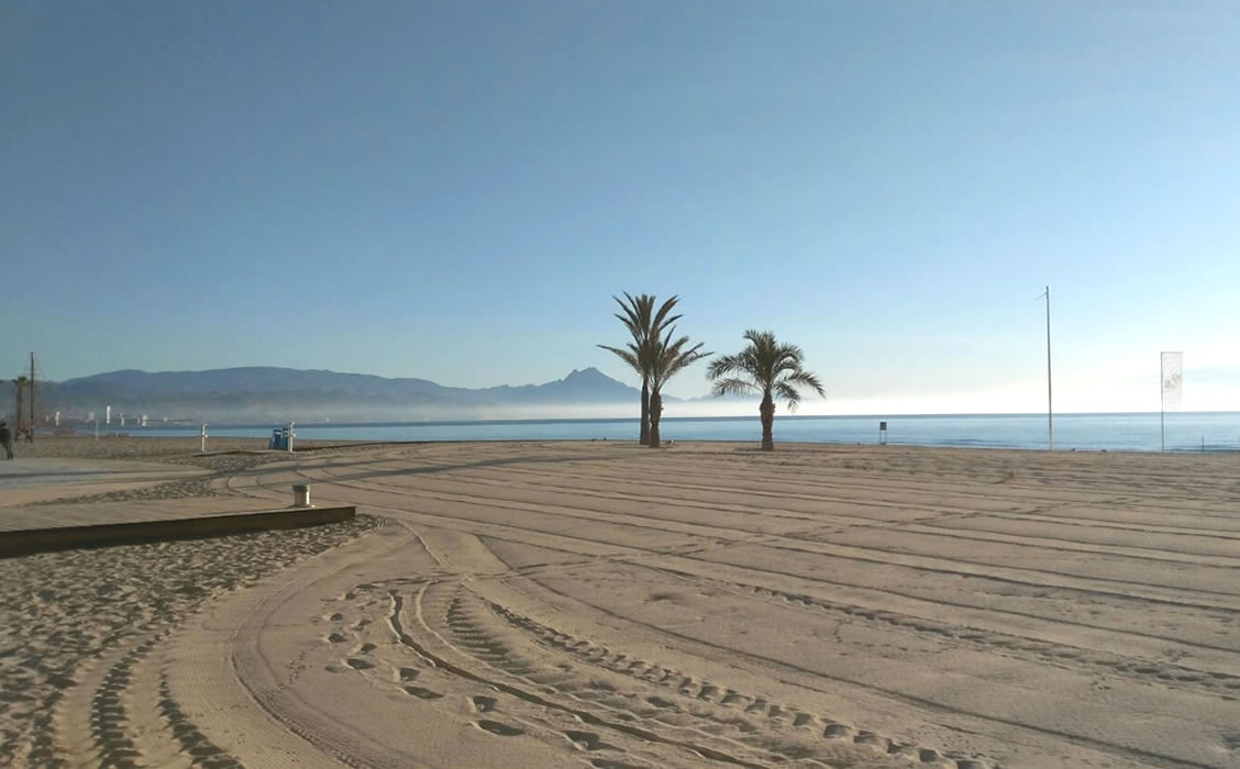 Villa de lujo con vistas al mar y al golf. Alicante